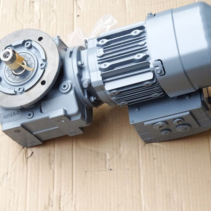 SEW Eurodrive Getriebemotor SF47 DRS71S4BE05/MSW/CK0/TF SF47DRS71S4BE05/MSW/CK0/TF 1380/59r/min 0.37kW i23.20 Unbenutzt