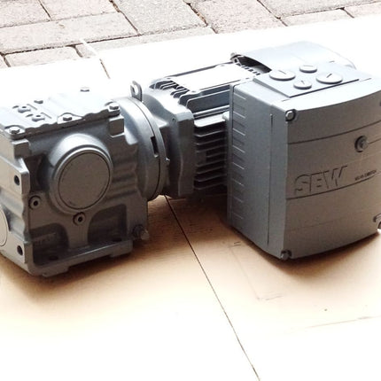 SEW Eurodrive Getriebemotor S47DRS71M4BE1/MSW/CK0/TF S47 DRS71M4BE1/MSW/CK0/TF 1360/55r/min 0.55kW i24.77 Unbenutzt