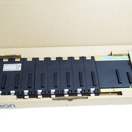 Omron C200HW-BC081 Base unit / Neu OVP