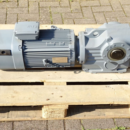 SEW Eurodrive Getriebemotor KA77/R/T DRN132S4/BE11HF/TH 01.7555122302.0001.18 rpm1464/82 5.5kW i17.87 / Unbenutzt mit Lagerspuren