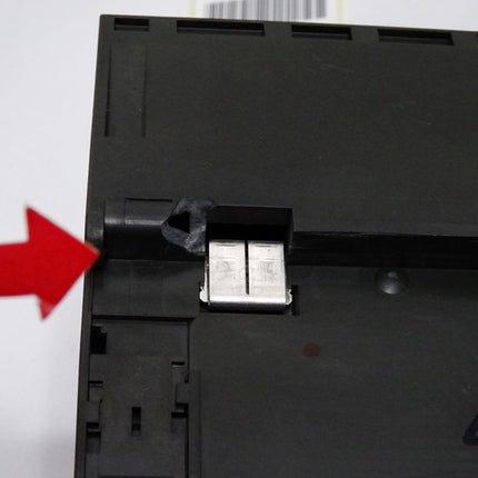 Siemens IM151-8F 6ES7151-8FB01-0AB0 6ES7 151-8FB01-0AB0 - Gehäuse unten beschädigt