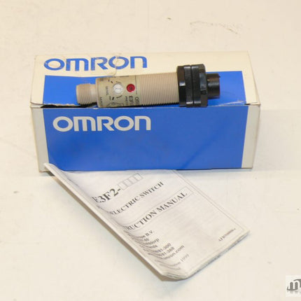 NEU-OVP Omron E3F2-DS30B41-P1 Reflexions-Lichttaster Sensor 10-30VDC